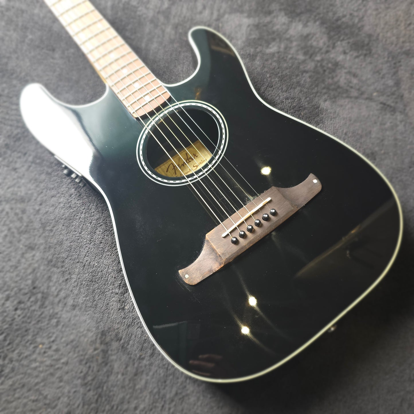 Fender Stratacoustic in black