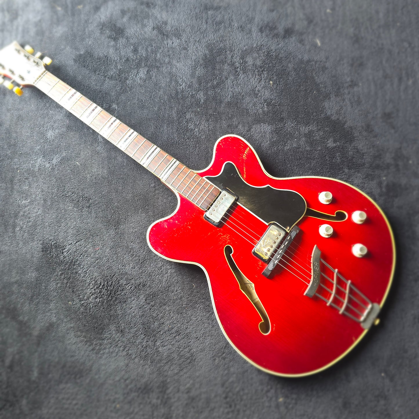 Hofner Verithin 1962-1964 in Cherry Red