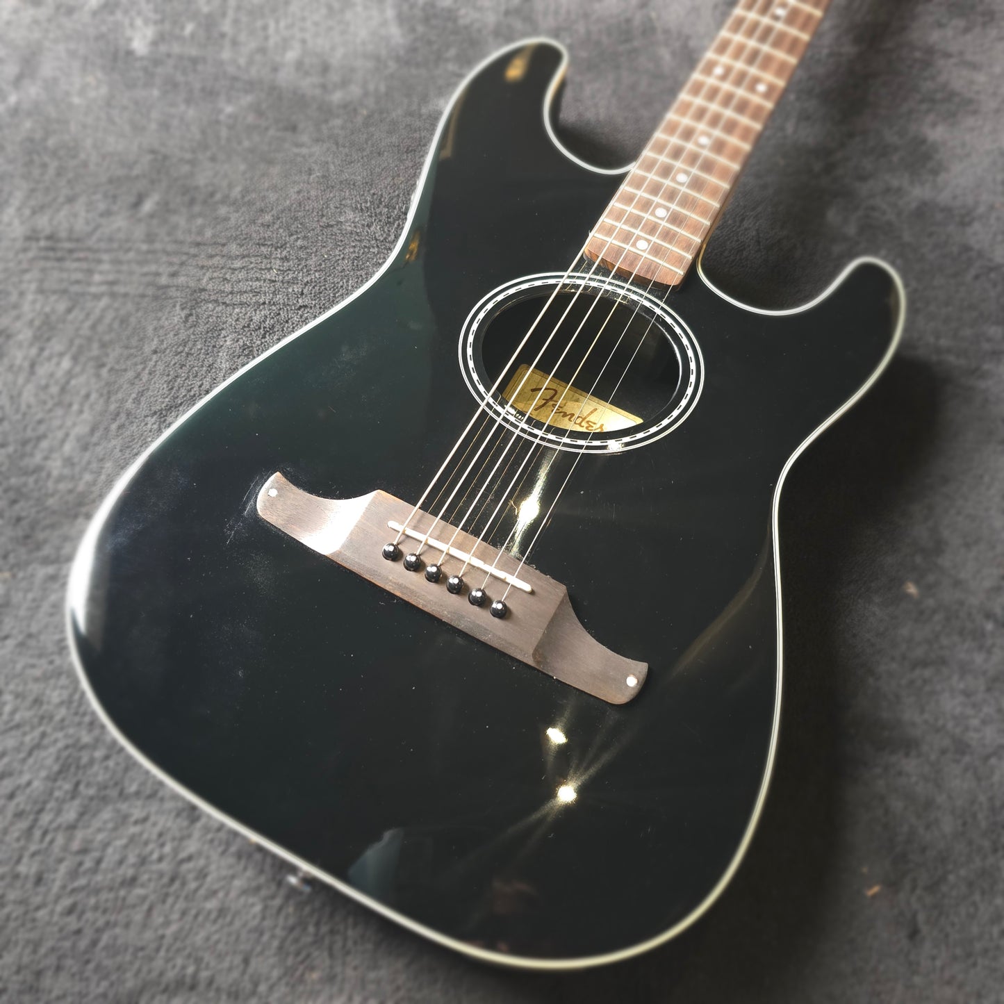 Fender Stratacoustic in black