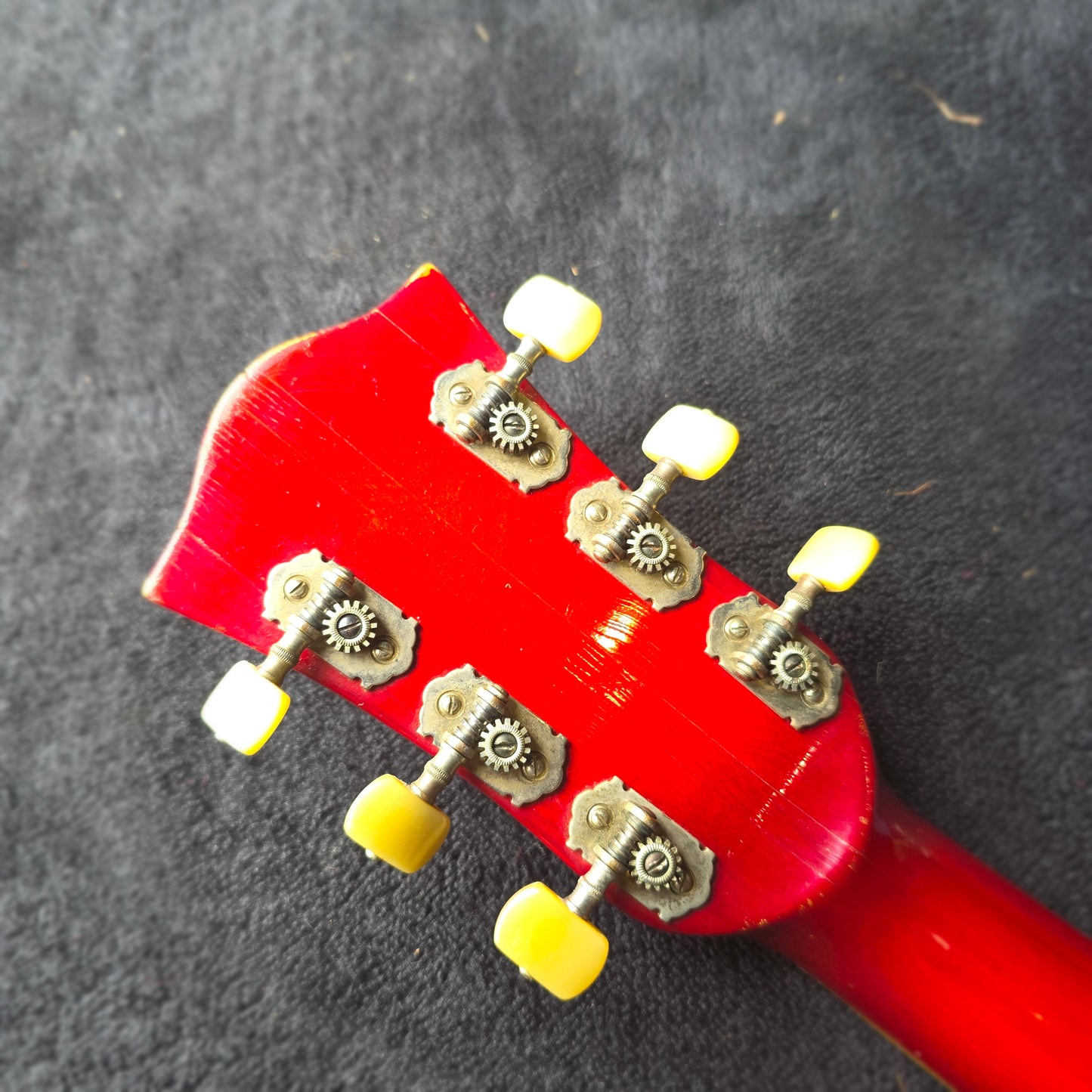 Hofner Verithin 1962-1964 in Cherry Red