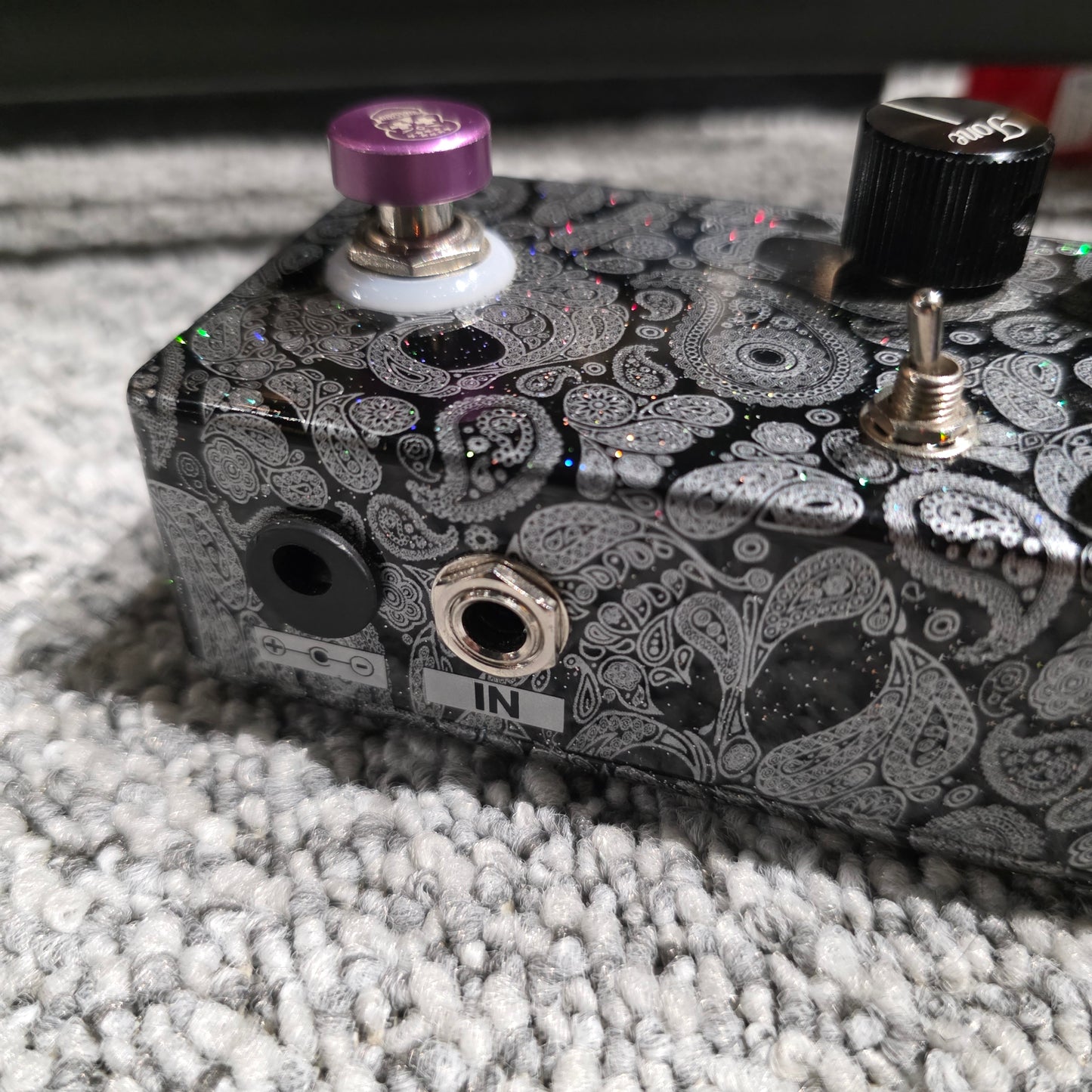 Guitar Pedals Revolution 2019 - Present - Black / Silver Paisley Skulls