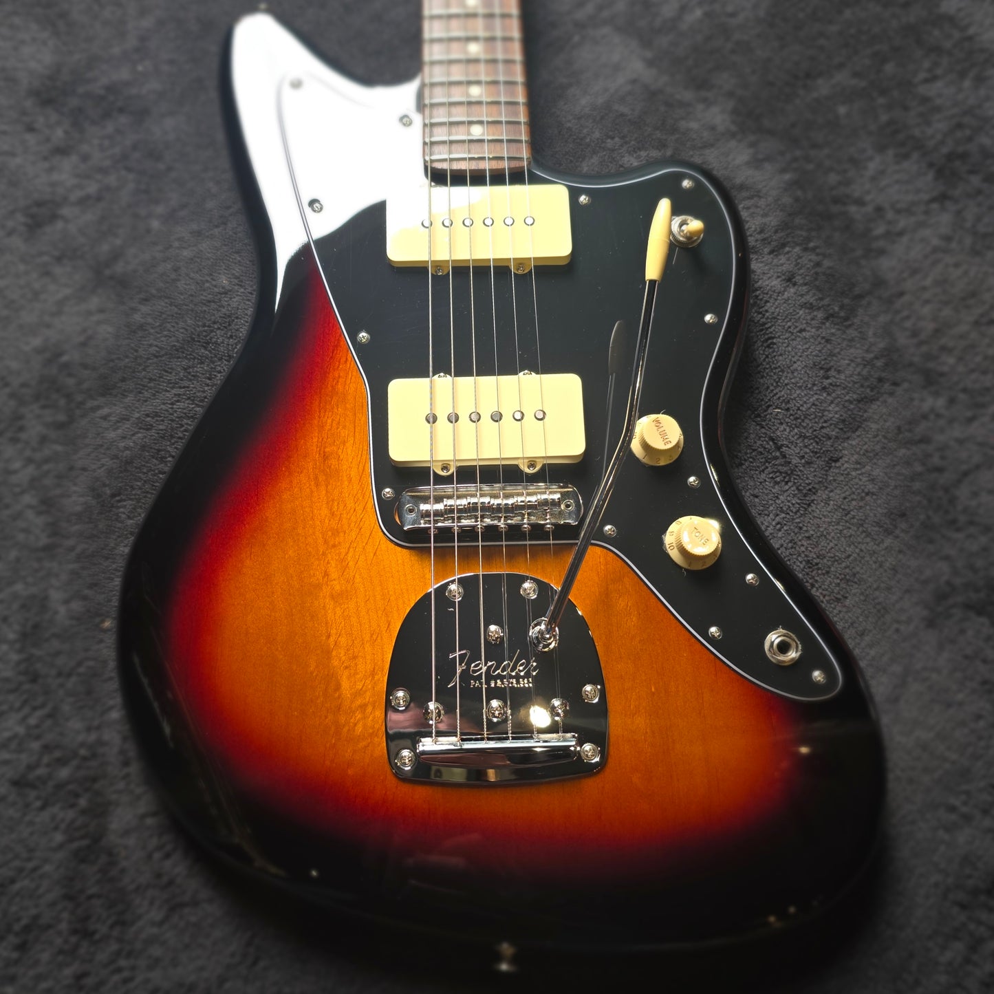 Fender Player II Jazzmaster in 3-Colour-Sunburst