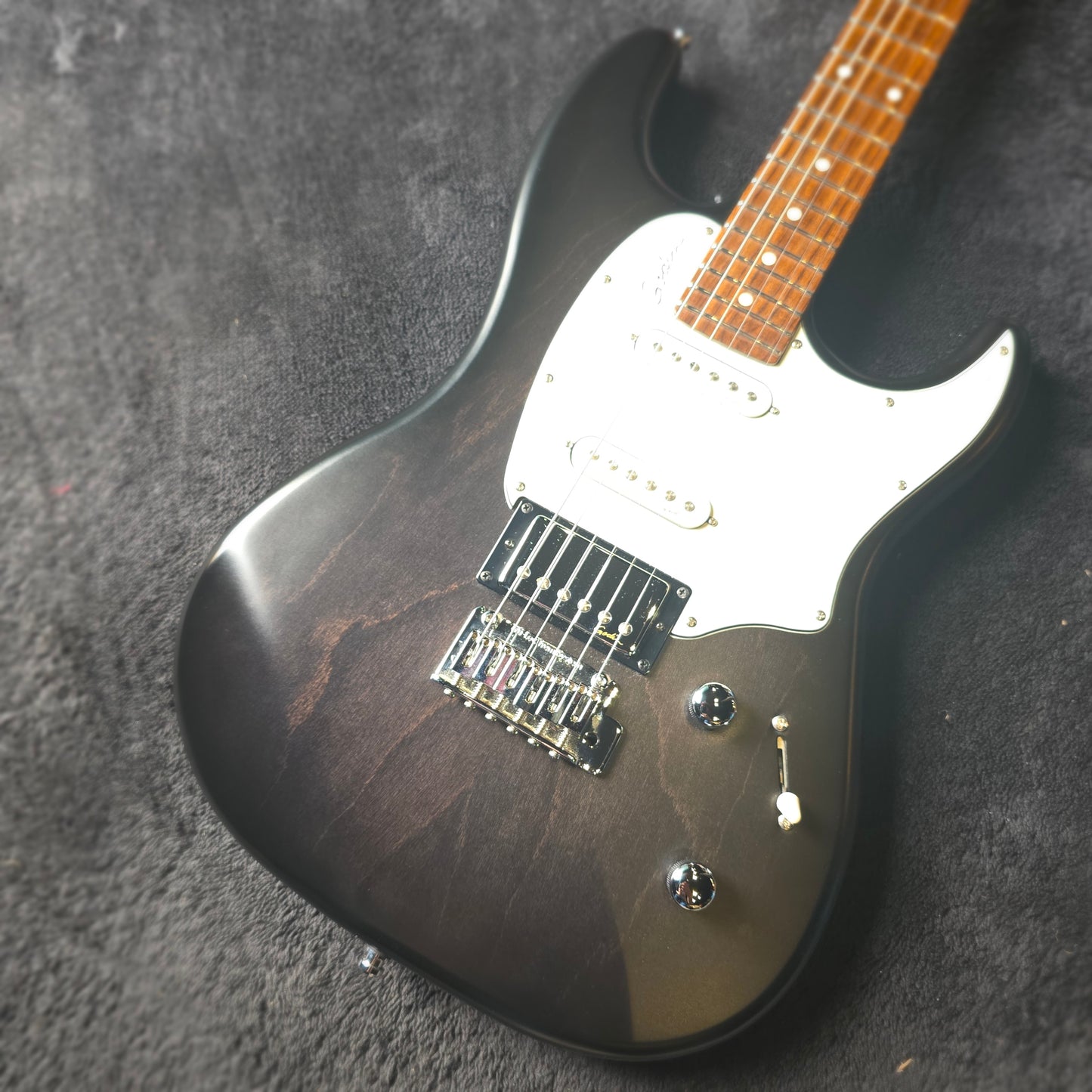 Godin Session HT in Matt Black