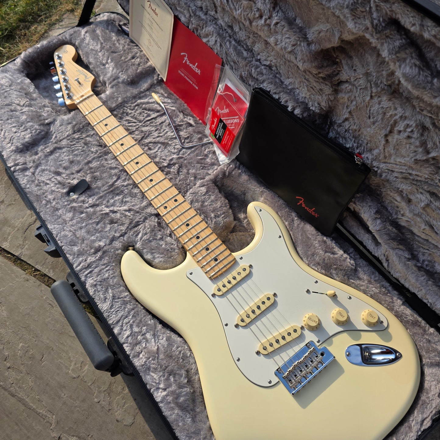 American Professional Stratocaster - Olympic White
