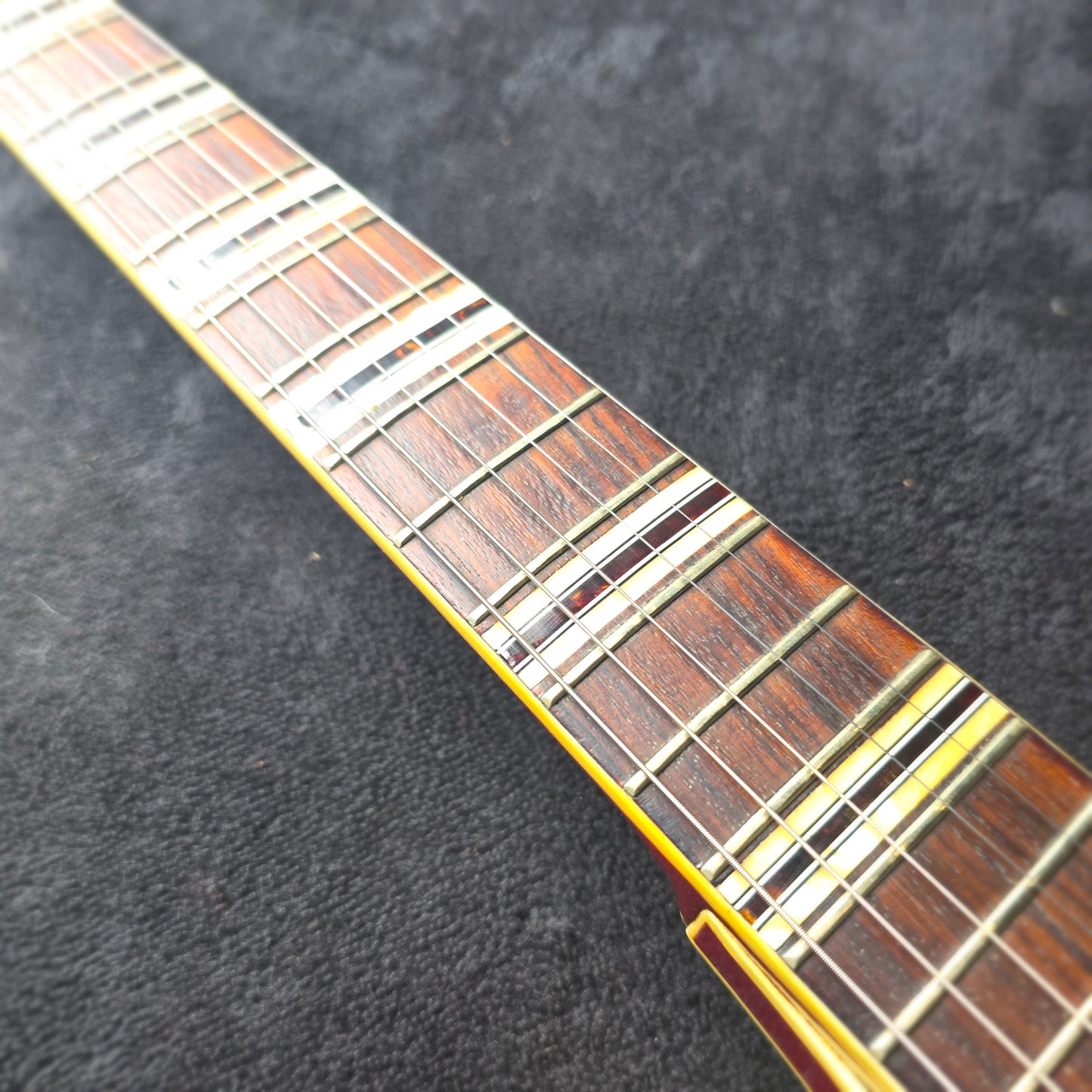 Hofner Verithin 1962-1964 in Cherry Red