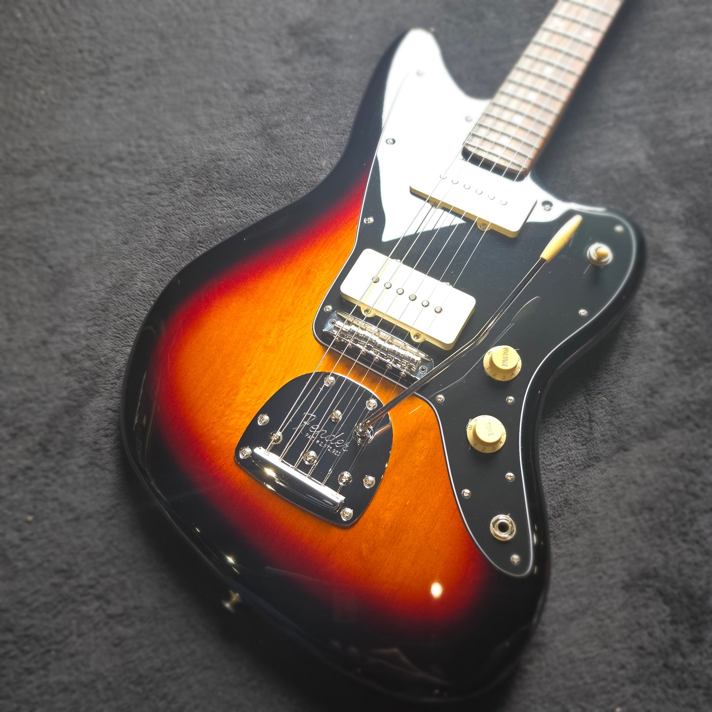Fender Player II Jazzmaster in 3-Colour-Sunburst