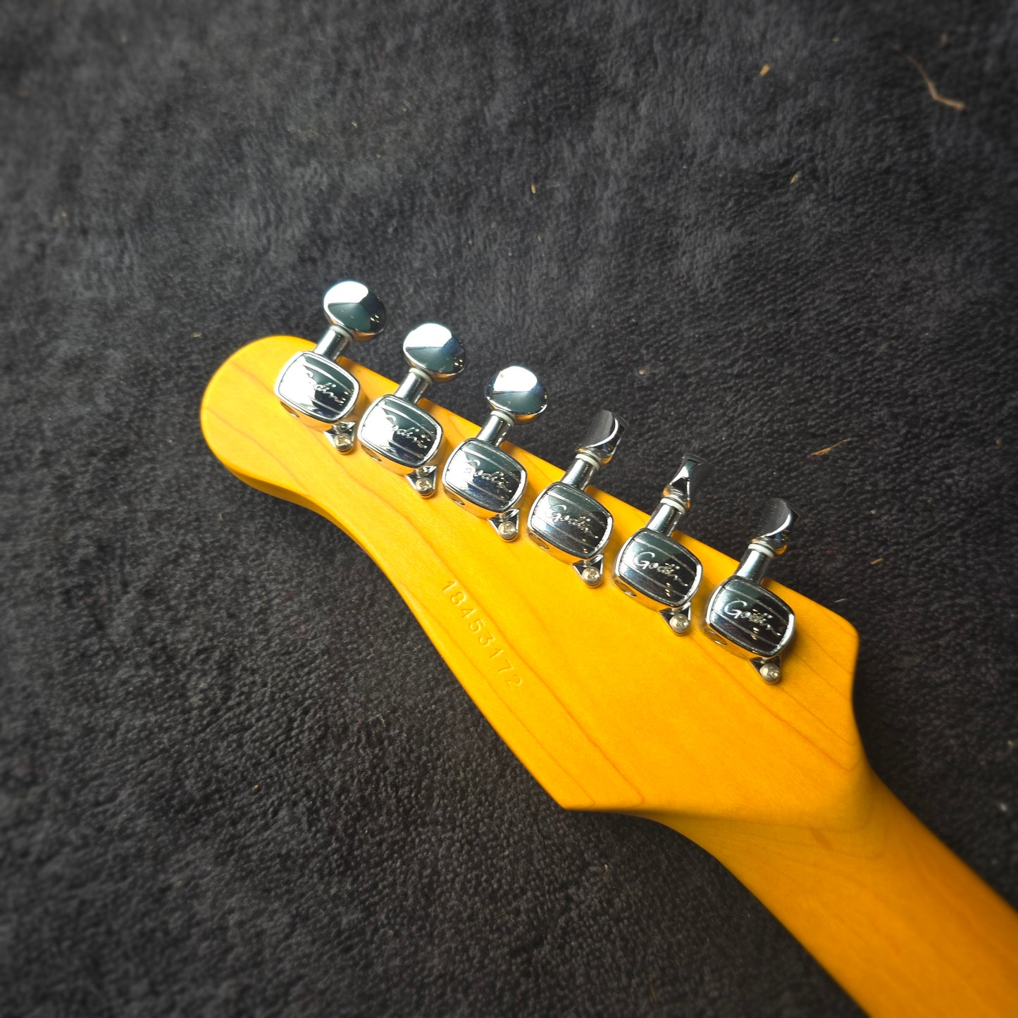 Godin Session HT in Matt Black