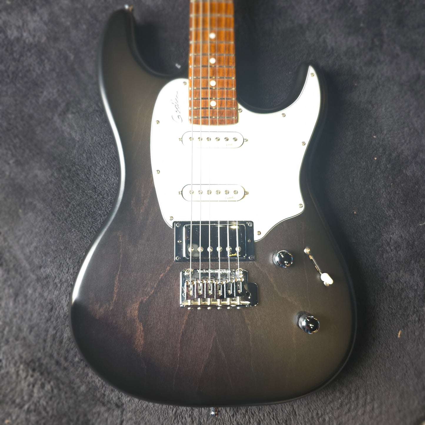 Godin Session HT in Matt Black