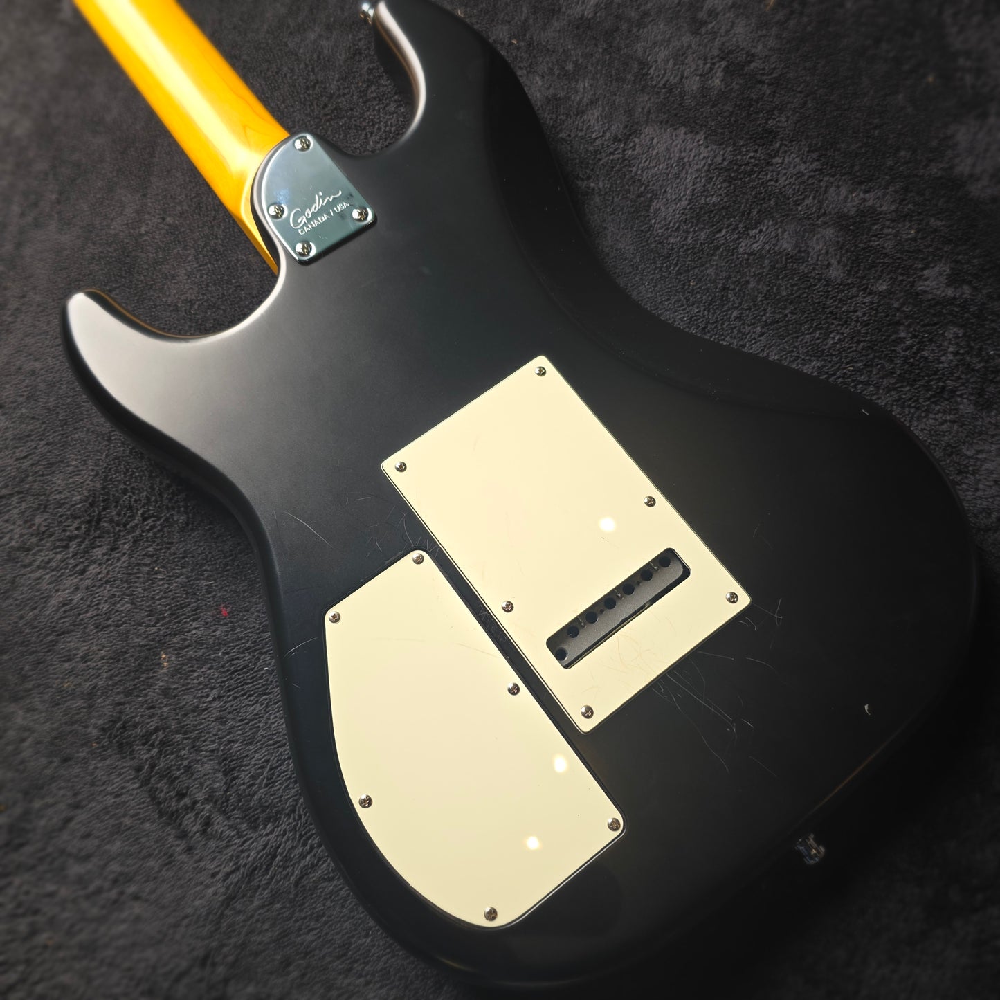 Godin Session HT in Matt Black