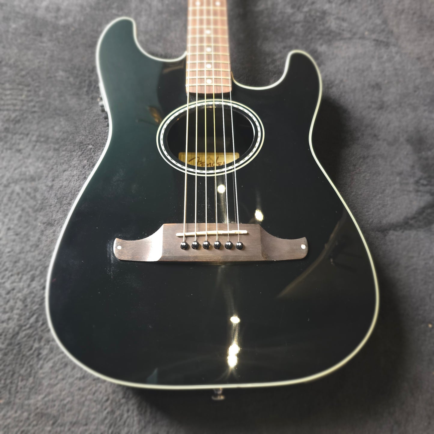 Fender Stratacoustic in black