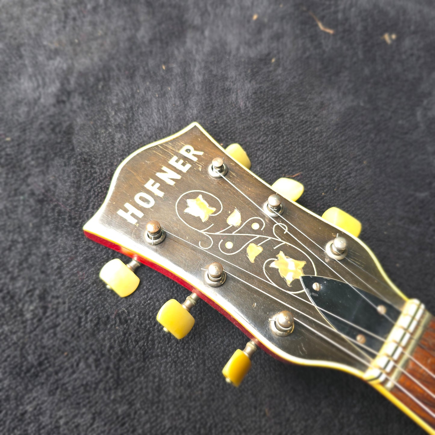 Hofner Verithin 1962-1964 in Cherry Red