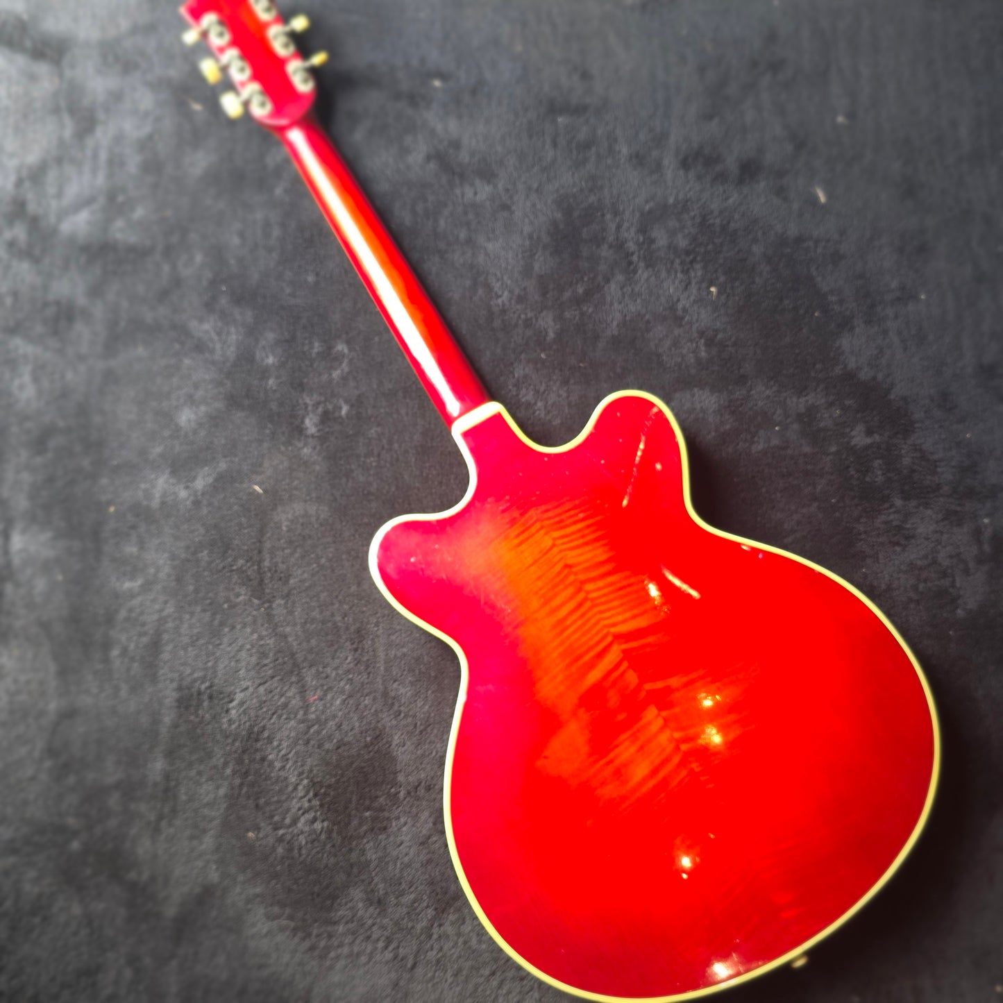 Hofner Verithin 1962-1964 in Cherry Red