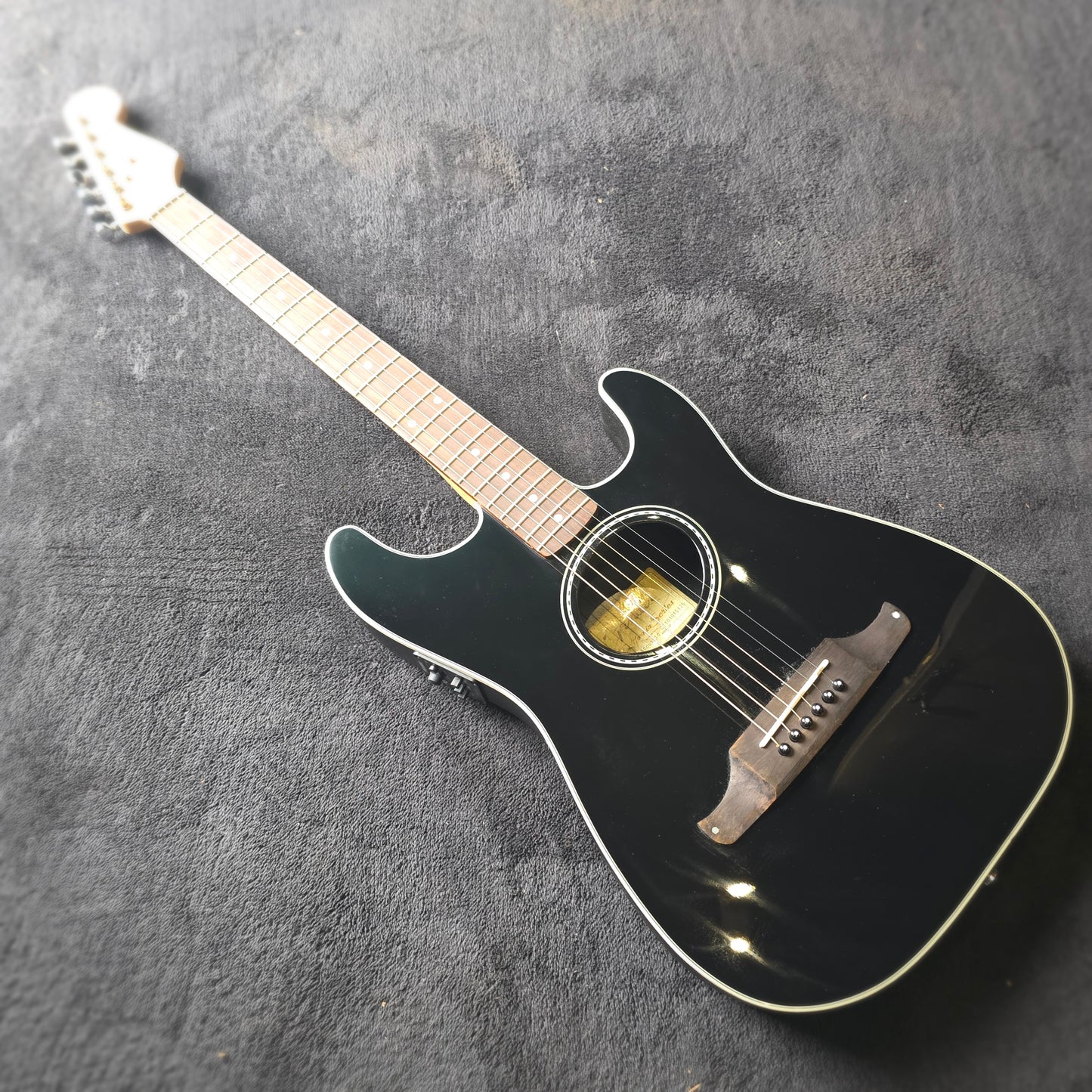 Fender Stratacoustic in black
