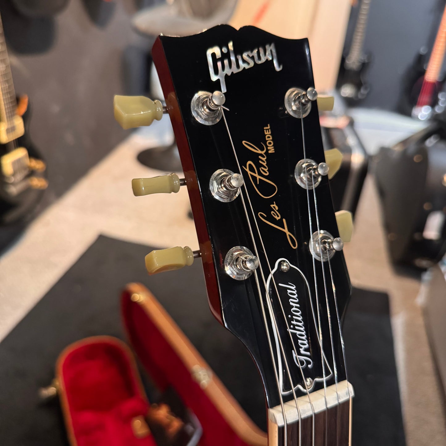 Gibson Les Paul Traditional 2018 in Cherry Sunburst Mint with Flame Top