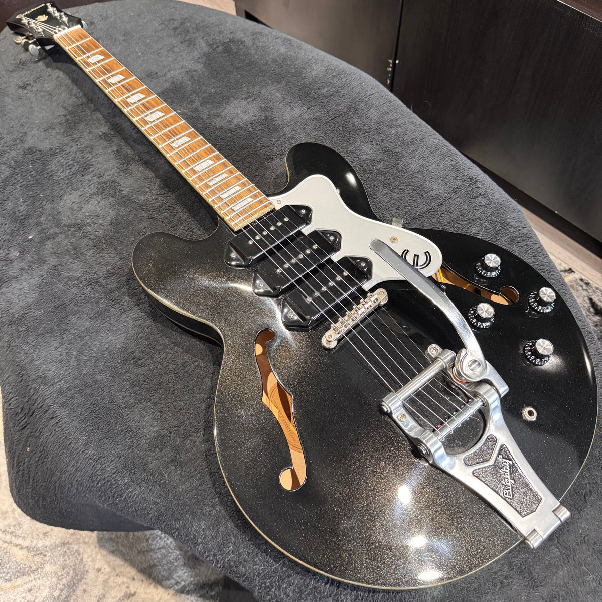 Epiphone Riviera P93 Royale
