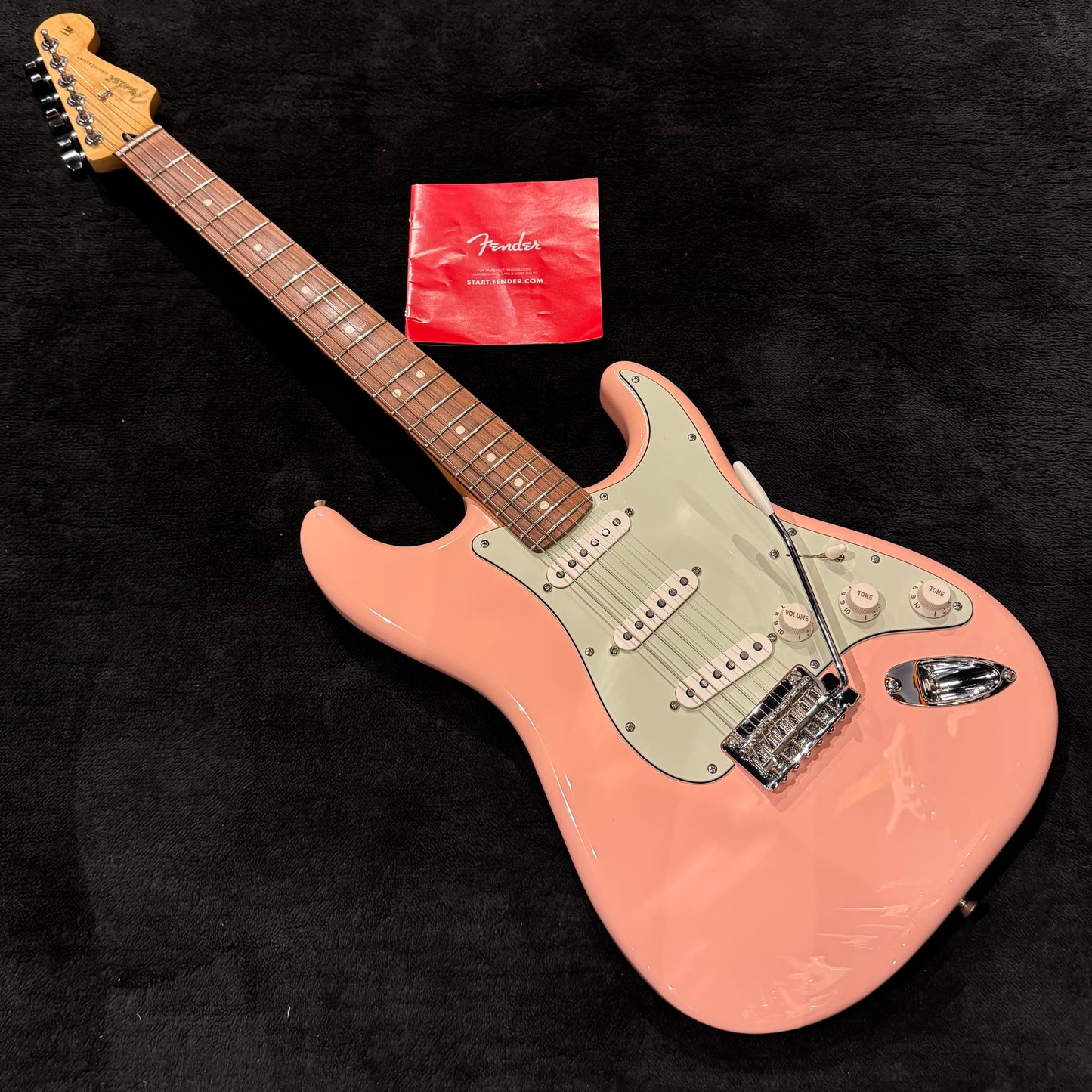 Fender Stratocaster FSR Shell Pink