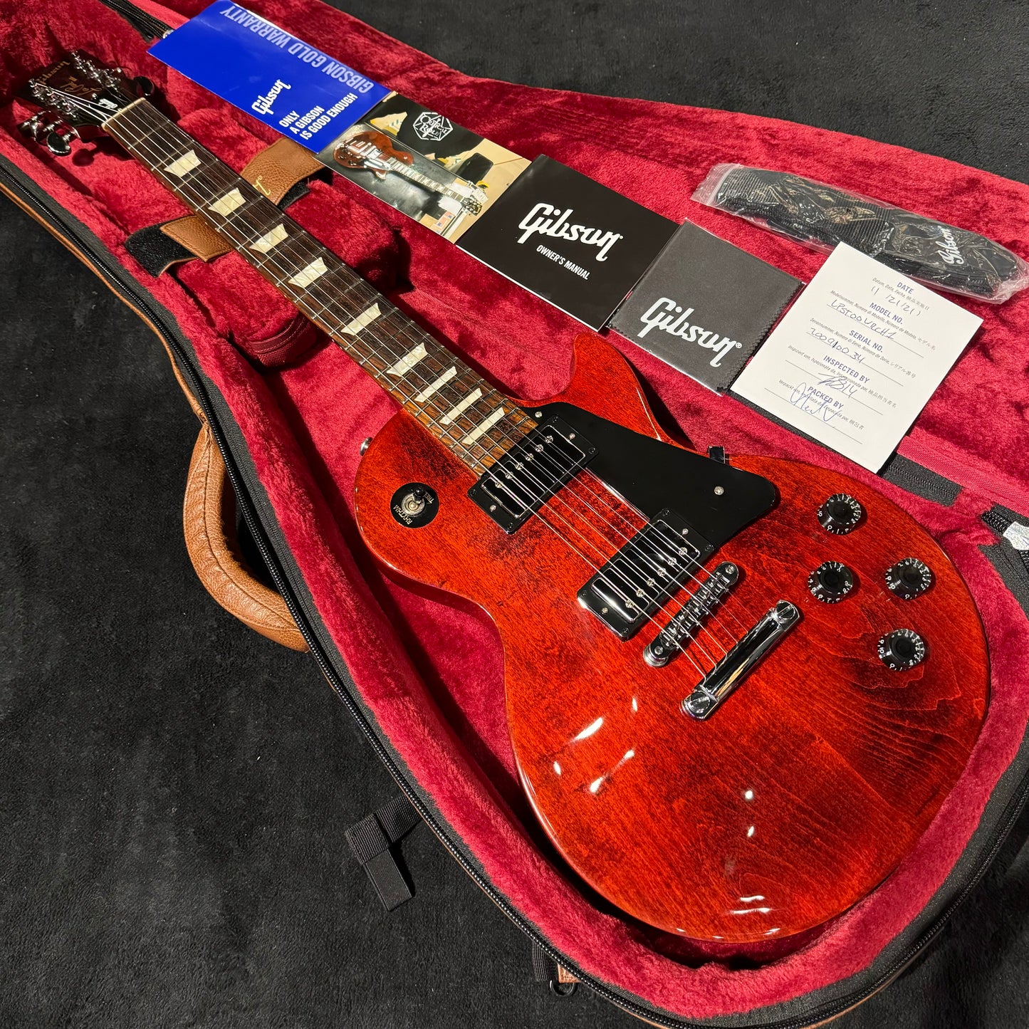 Gibson Les Paul Studio in Wine Red