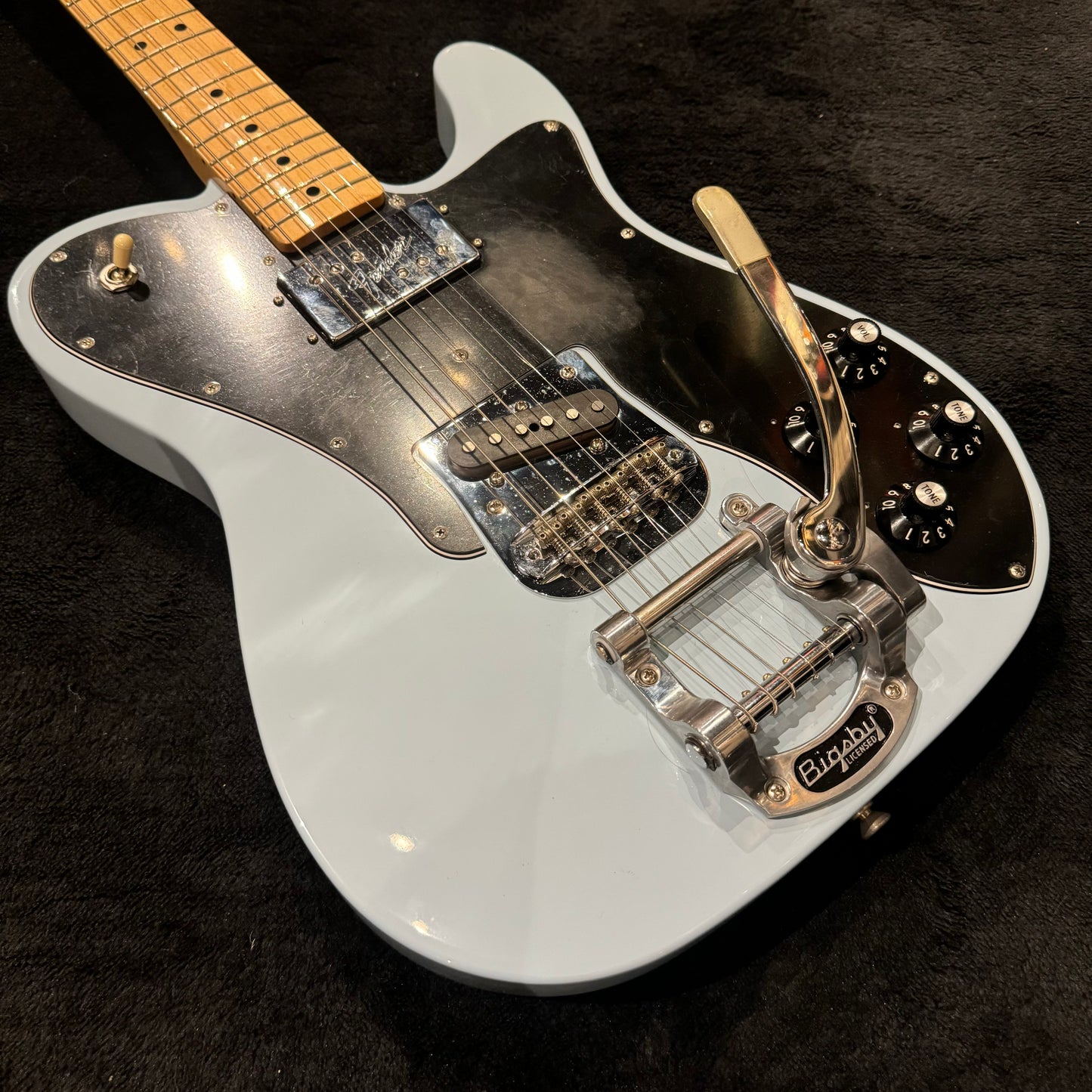 Fender Telecaster Classic Custom Bigsby in Sonic Blue