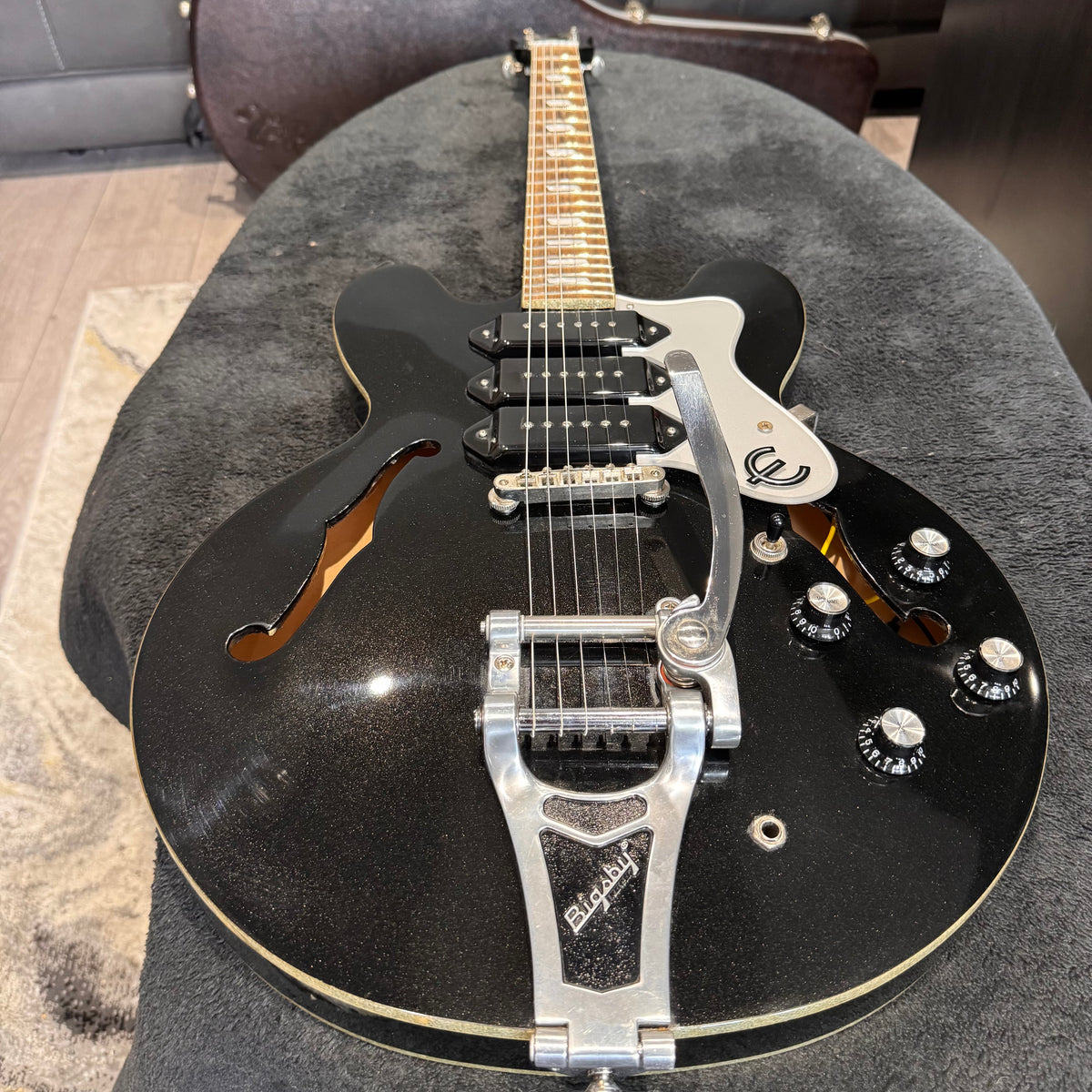 Epiphone Riviera P93 Royale