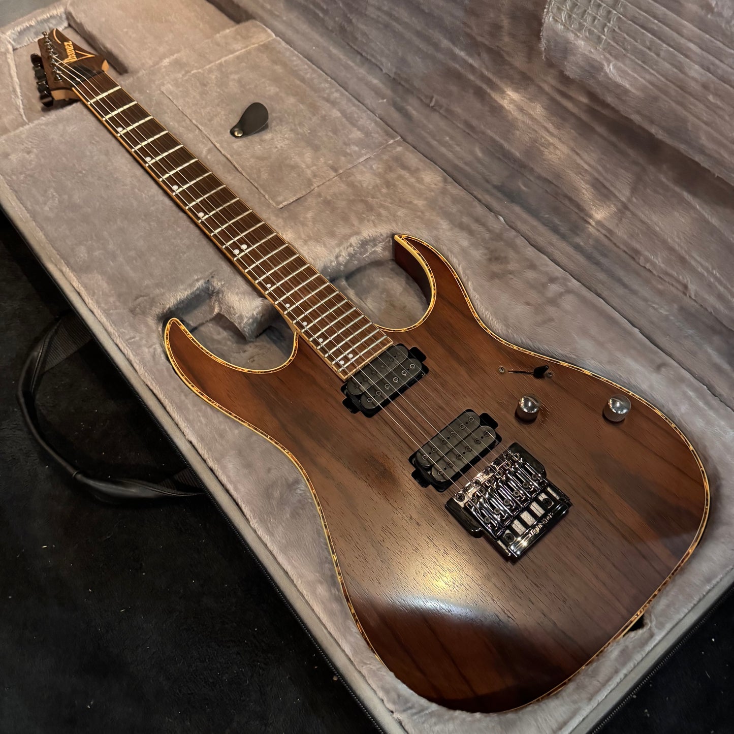 Ibanez RG721RW Premium with case