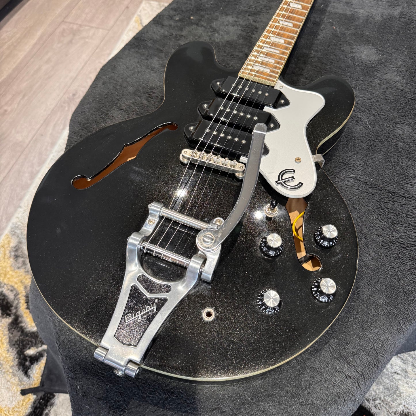 Epiphone Riviera P93 Royale
