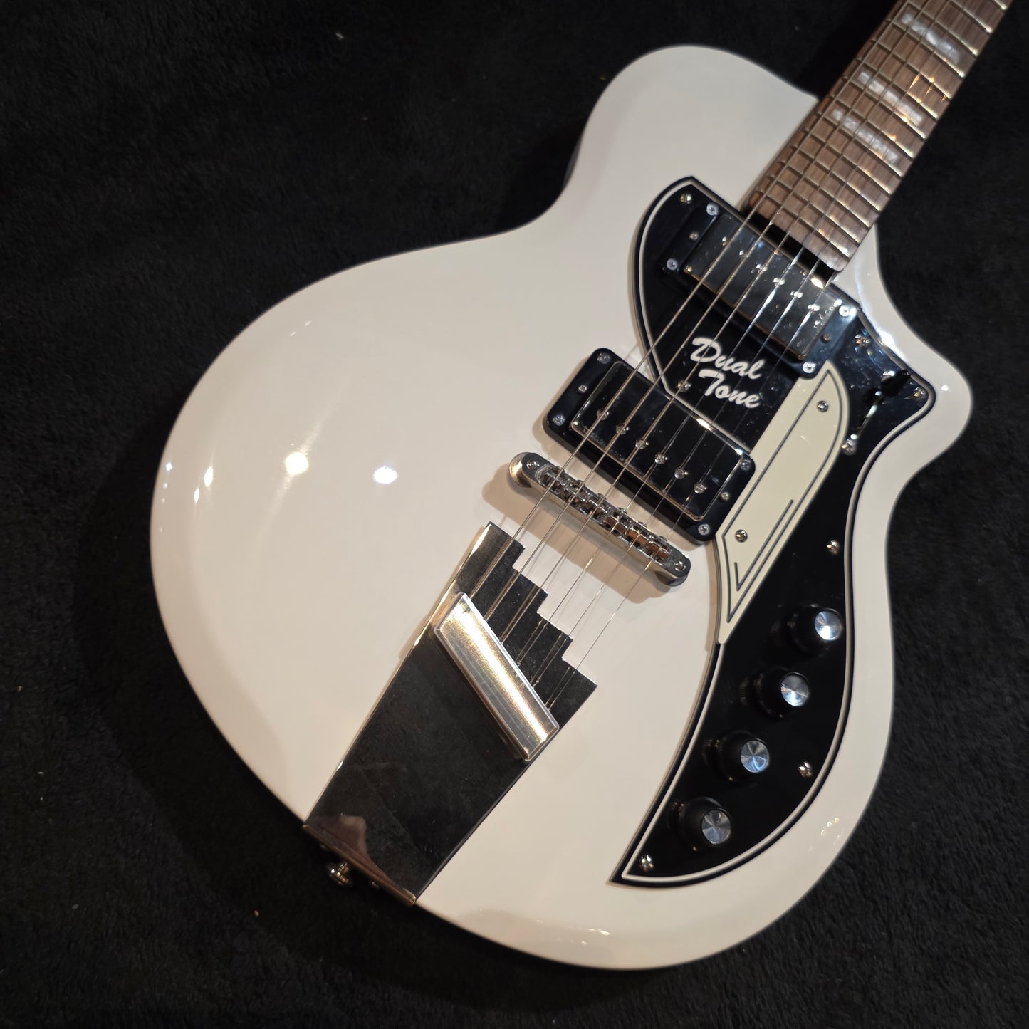 Supro 1224DBHT Limited Edition David Bowie 1961