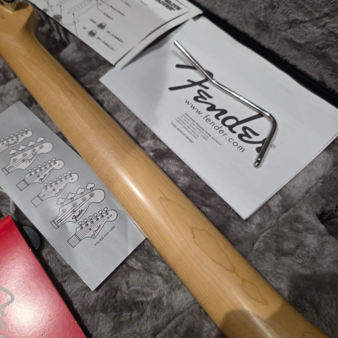 Fender American Elite Stratocaster with Maple Fretboard Sky Burst Metallic
