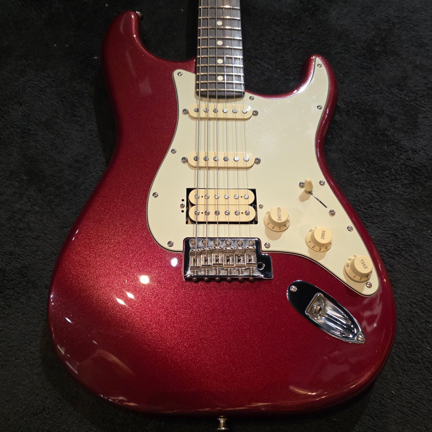 Fender American Performer Stratocaster HSS with Rosewood Fretboard Aubergine