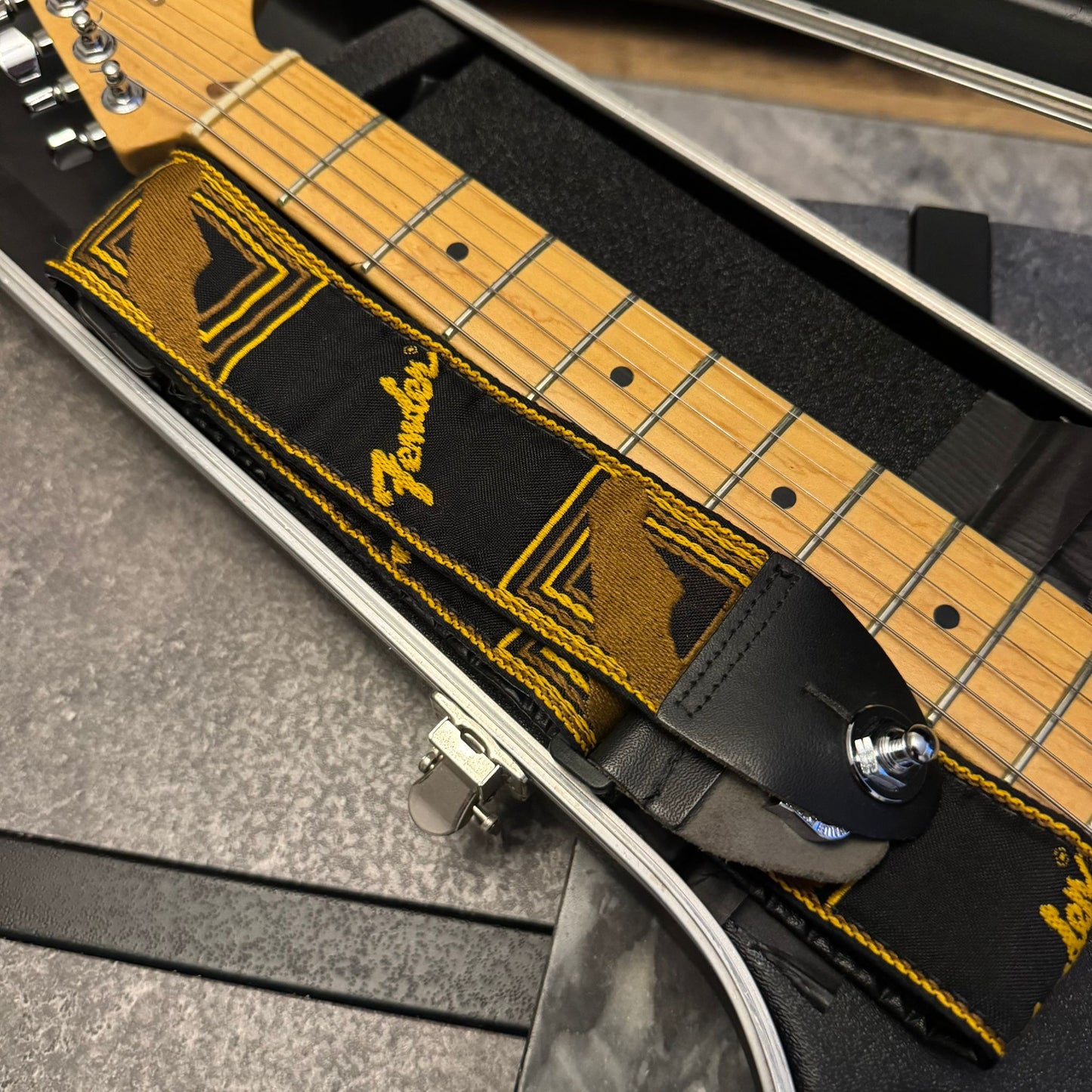 Fender American Series Stratocaster with Maple Fretboard 2003 - Chrome Blue