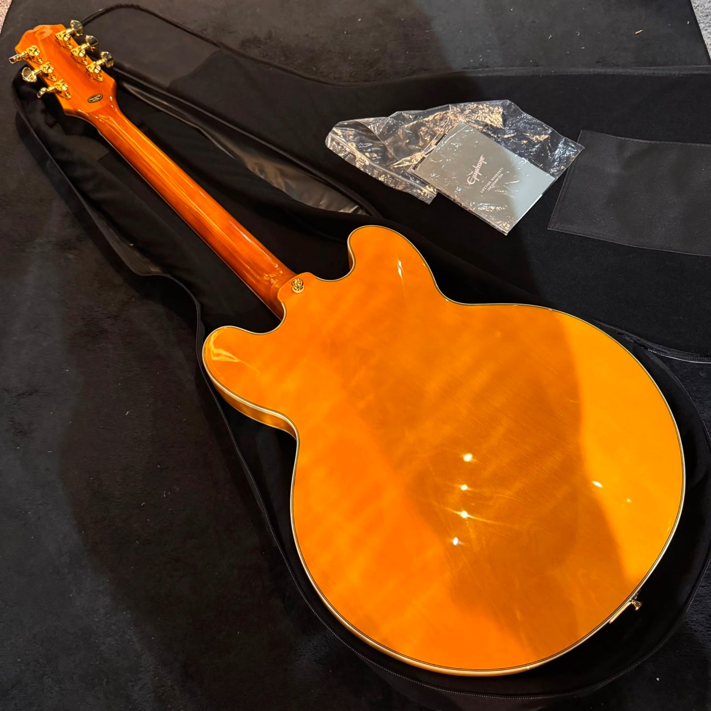 Epiphone Sheraton with Laurel Fretboard 2024 - Natural