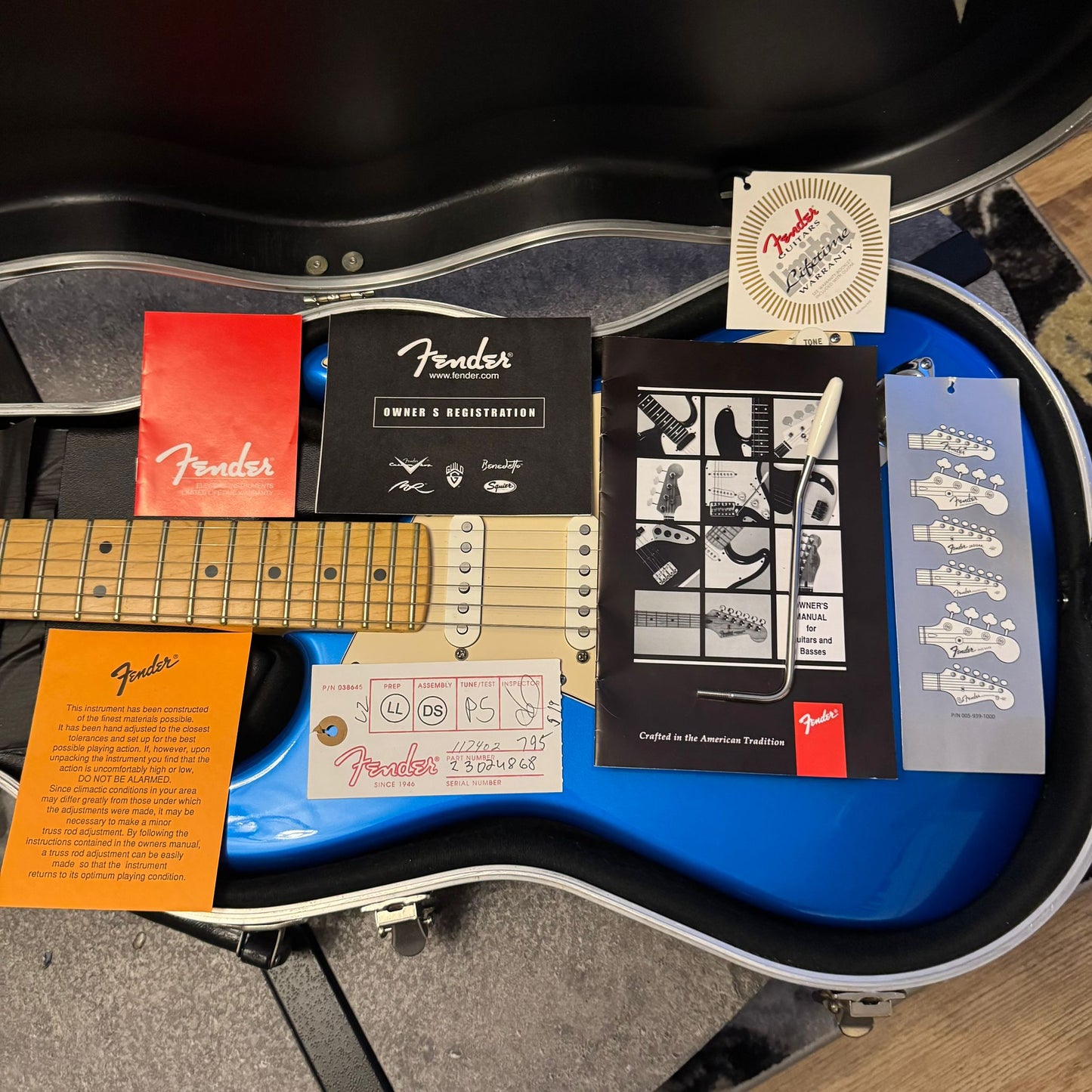 Fender American Series Stratocaster with Maple Fretboard 2003 - Chrome Blue
