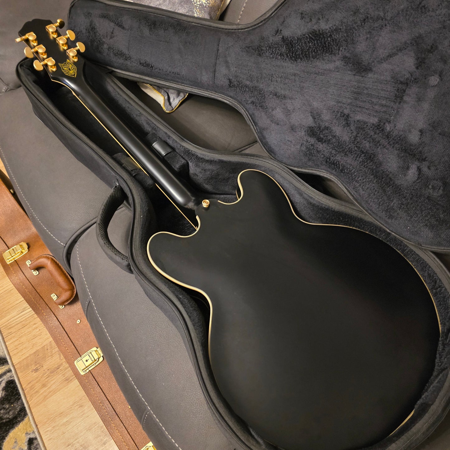 Epiphone Sheraton, Emily Wolf Signature in Stealth Black