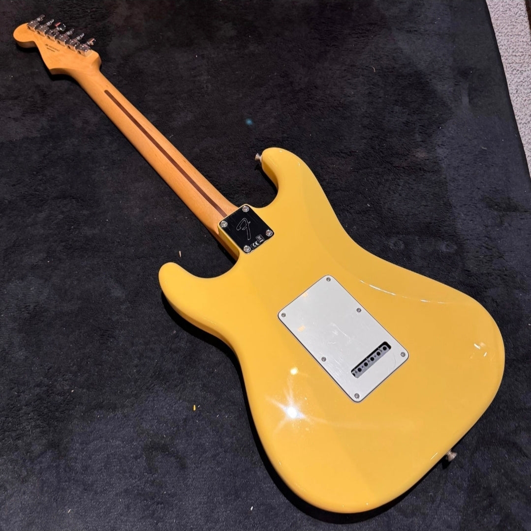 Fender Player Stratocaster with Maple Fretboard Buttercream