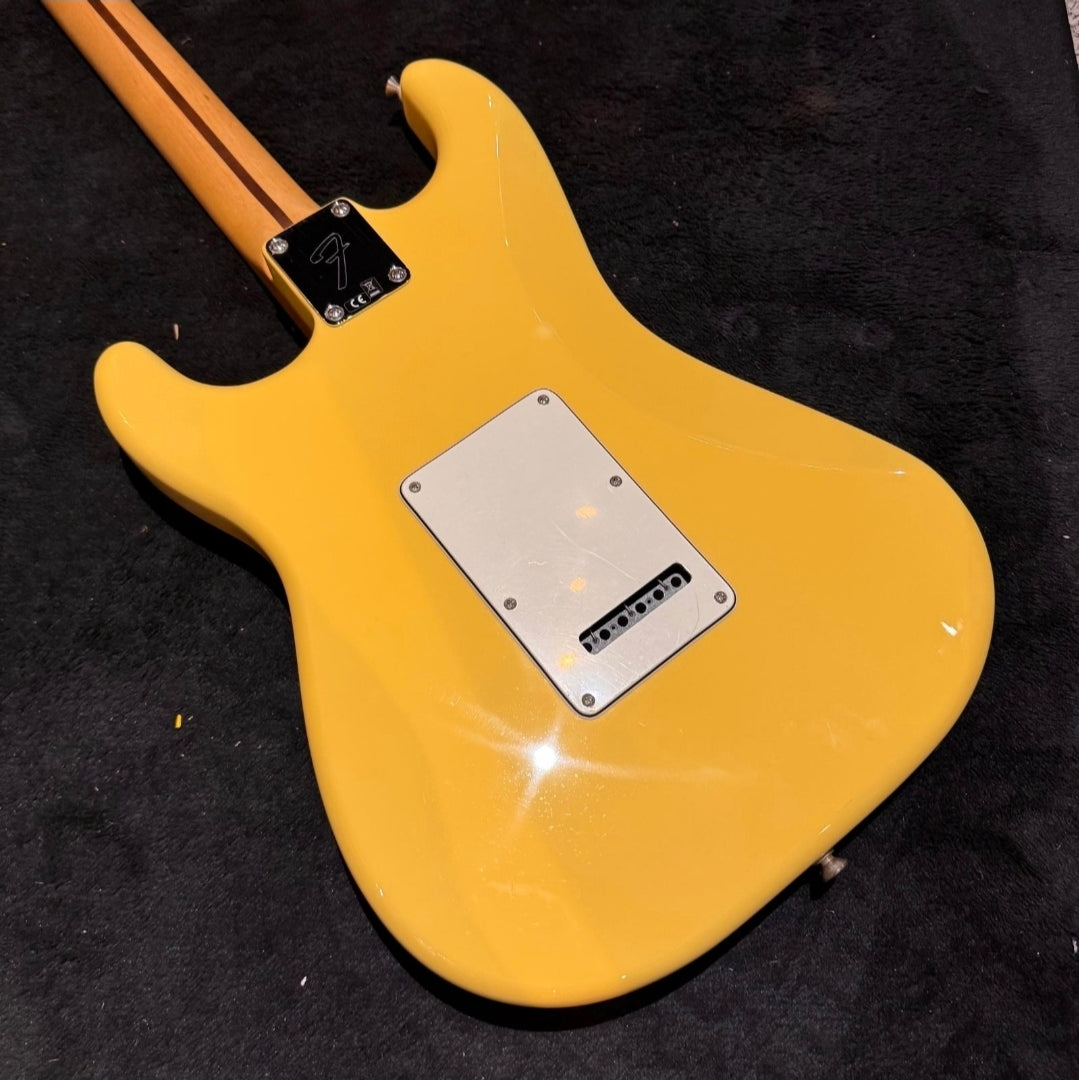 Fender Player Stratocaster with Maple Fretboard Buttercream