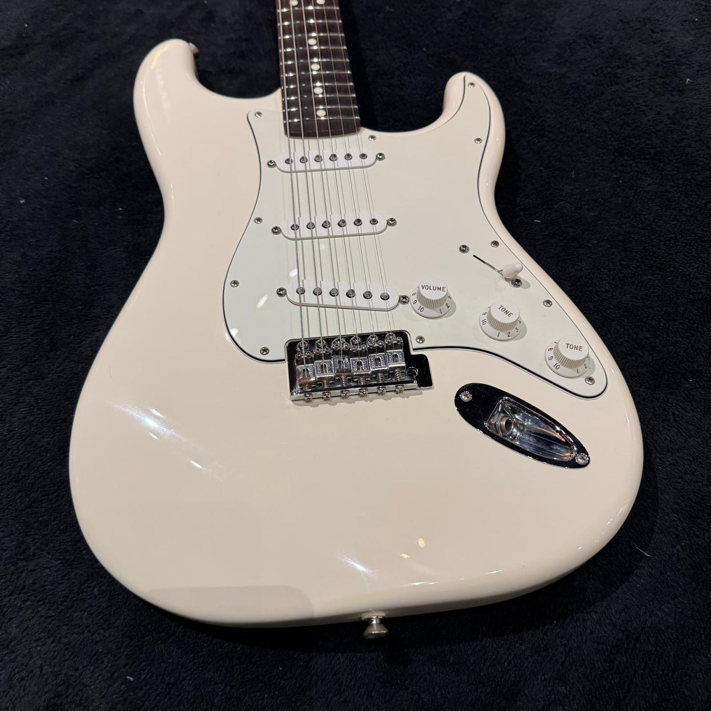 Fender Standard Stratocaster with Rosewood Fretboard 2015 - Arctic White