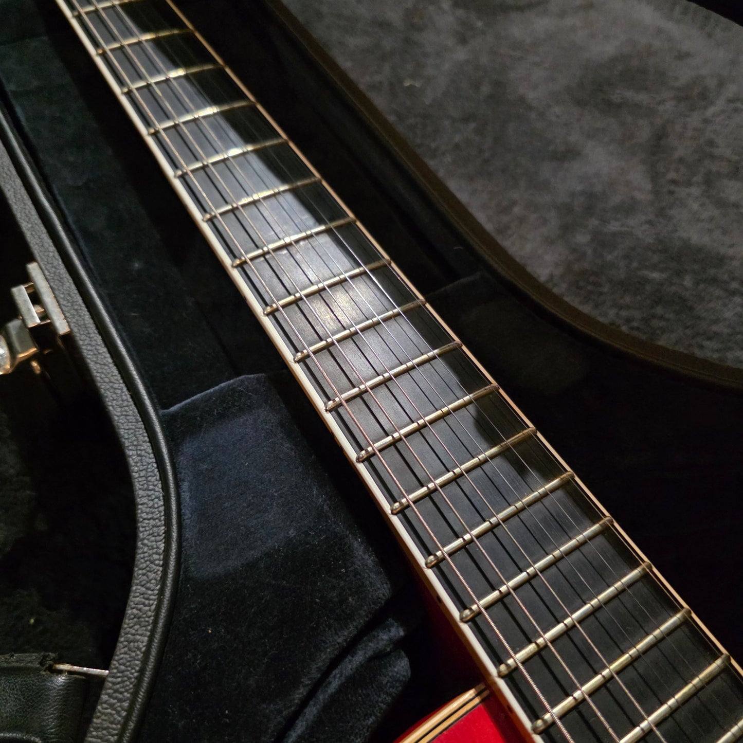 Hofner President Gold Label Custom Shop Cherry Red
