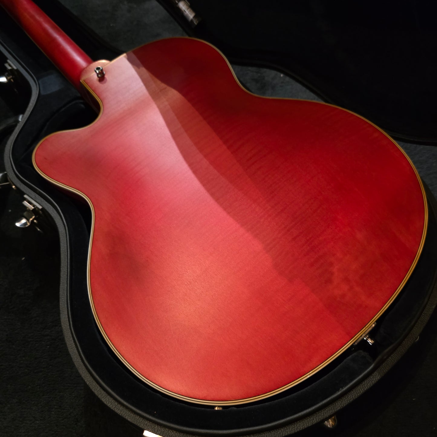 Hofner President Gold Label Custom Shop Cherry Red
