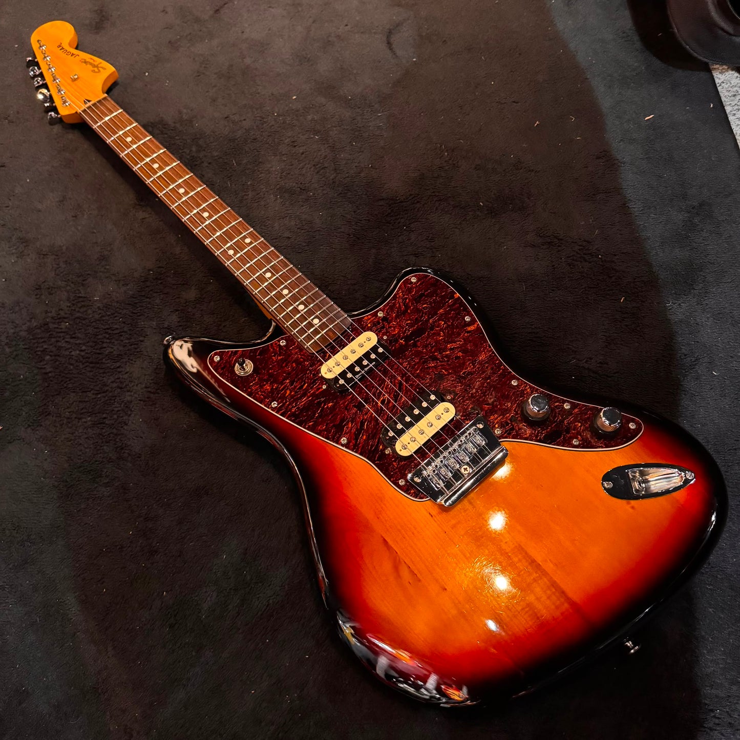 Squier Vintage Modified Jaguar HH with Rosewood Fretboard 2011 - 2017 - 3-Color Sunburst