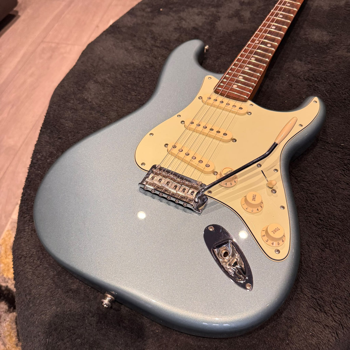 Fender Deluxe Roadhouse Strat 2018 - Mystic Iced Blue