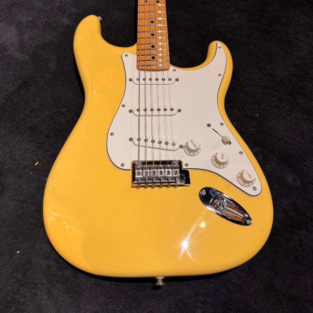 Fender Player Stratocaster with Maple Fretboard Buttercream