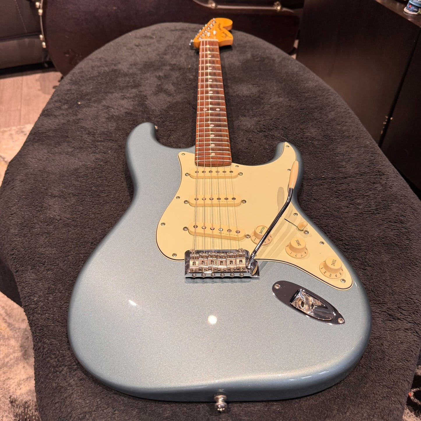 Fender Deluxe Roadhouse Strat 2018 - Mystic Iced Blue