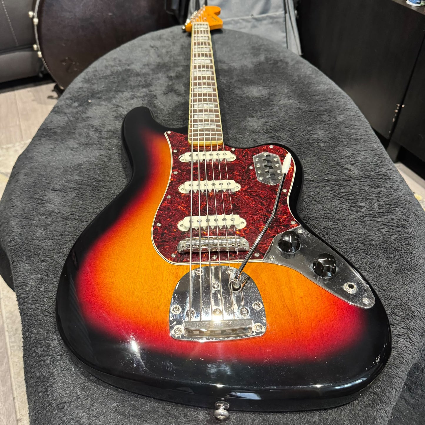 Squier classic vibe bass IV 3-colour sunburst