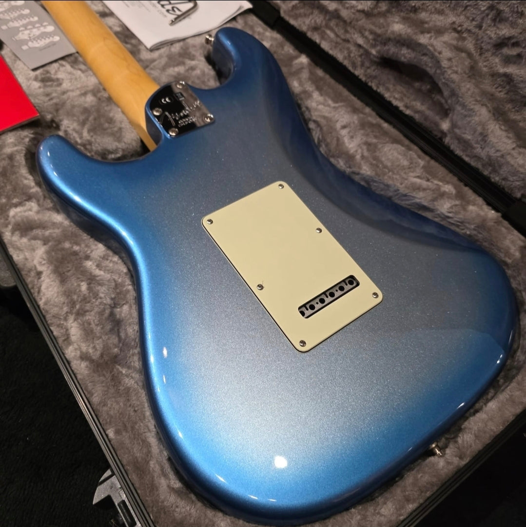 Fender American Elite Stratocaster with Maple Fretboard Sky Burst Metallic