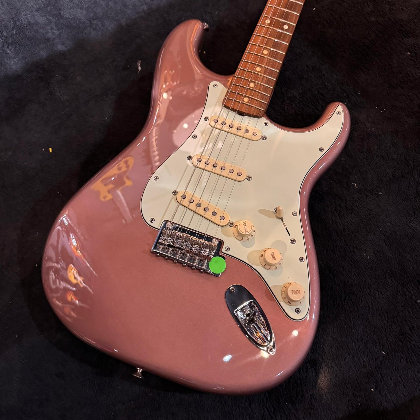 Fender Vintera '60s Stratocaster Modified with Pau Ferro Fretboard Burgundy Mist Metallic
