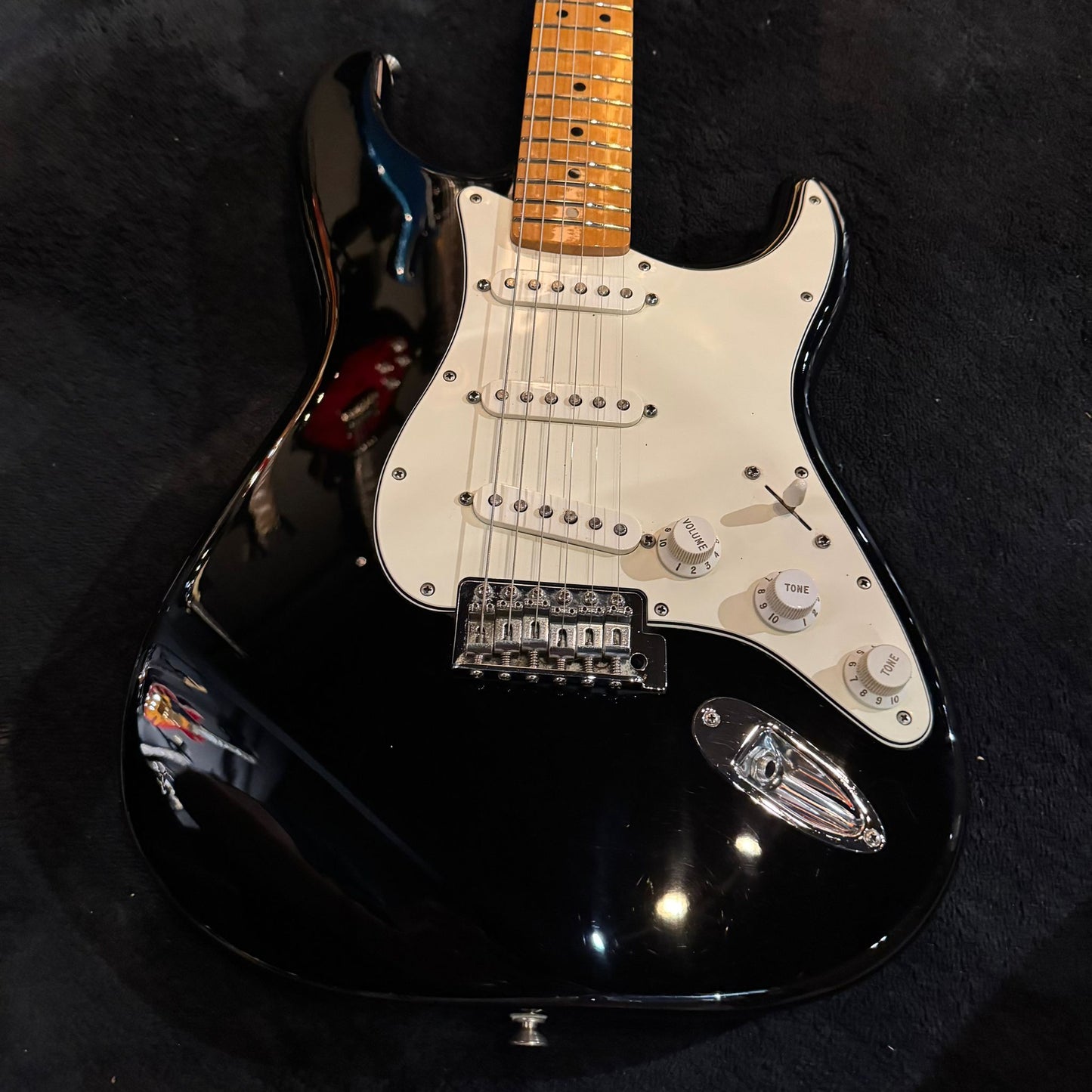 Fender Standard Stratocaster with Maple Fretboard Black