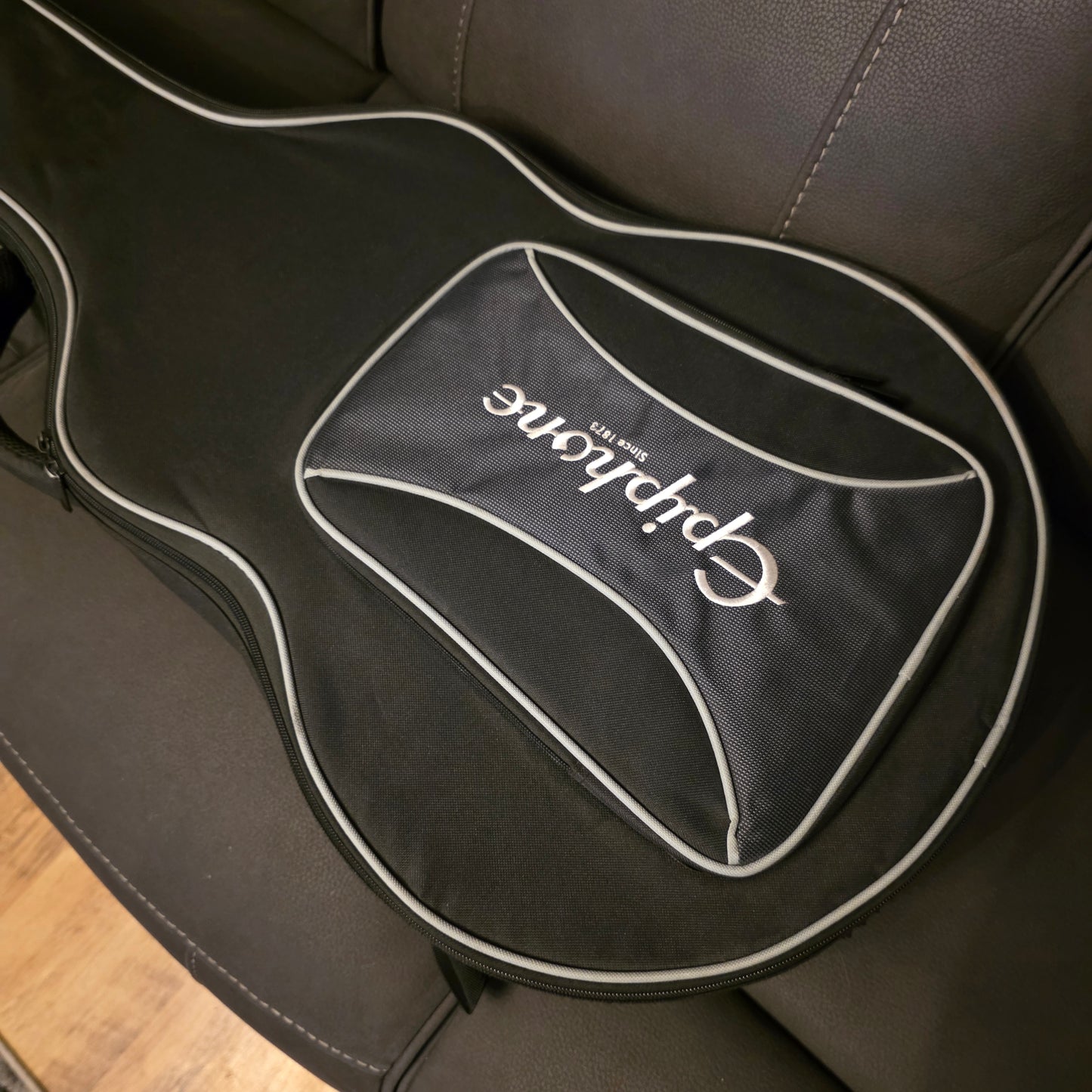 Epiphone Sheraton, Emily Wolf Signature in Stealth Black