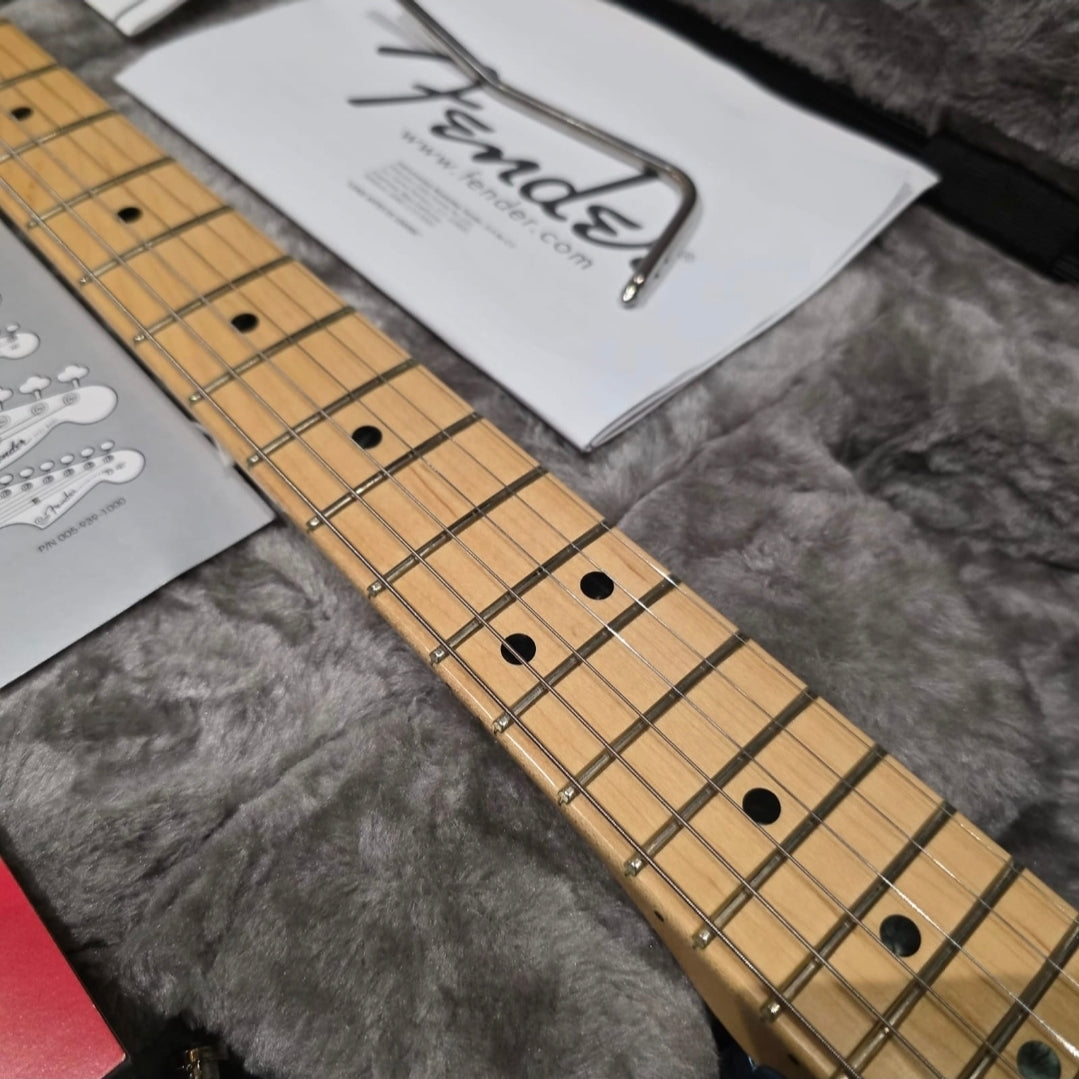 Fender American Elite Stratocaster with Maple Fretboard Sky Burst Metallic