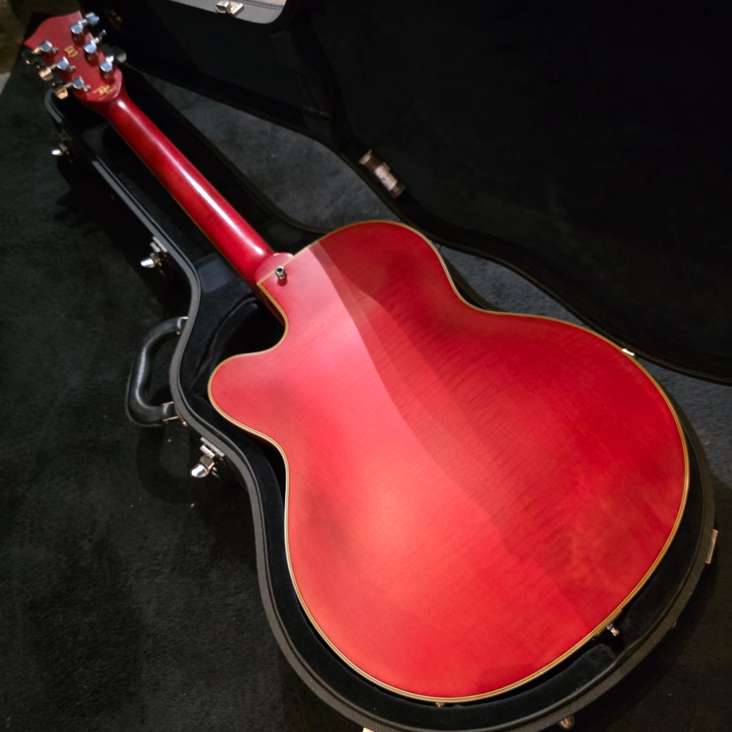 Hofner President Gold Label Custom Shop Cherry Red