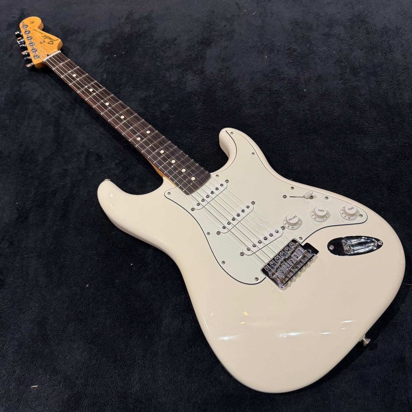 Fender Standard Stratocaster with Rosewood Fretboard 2015 - Arctic White