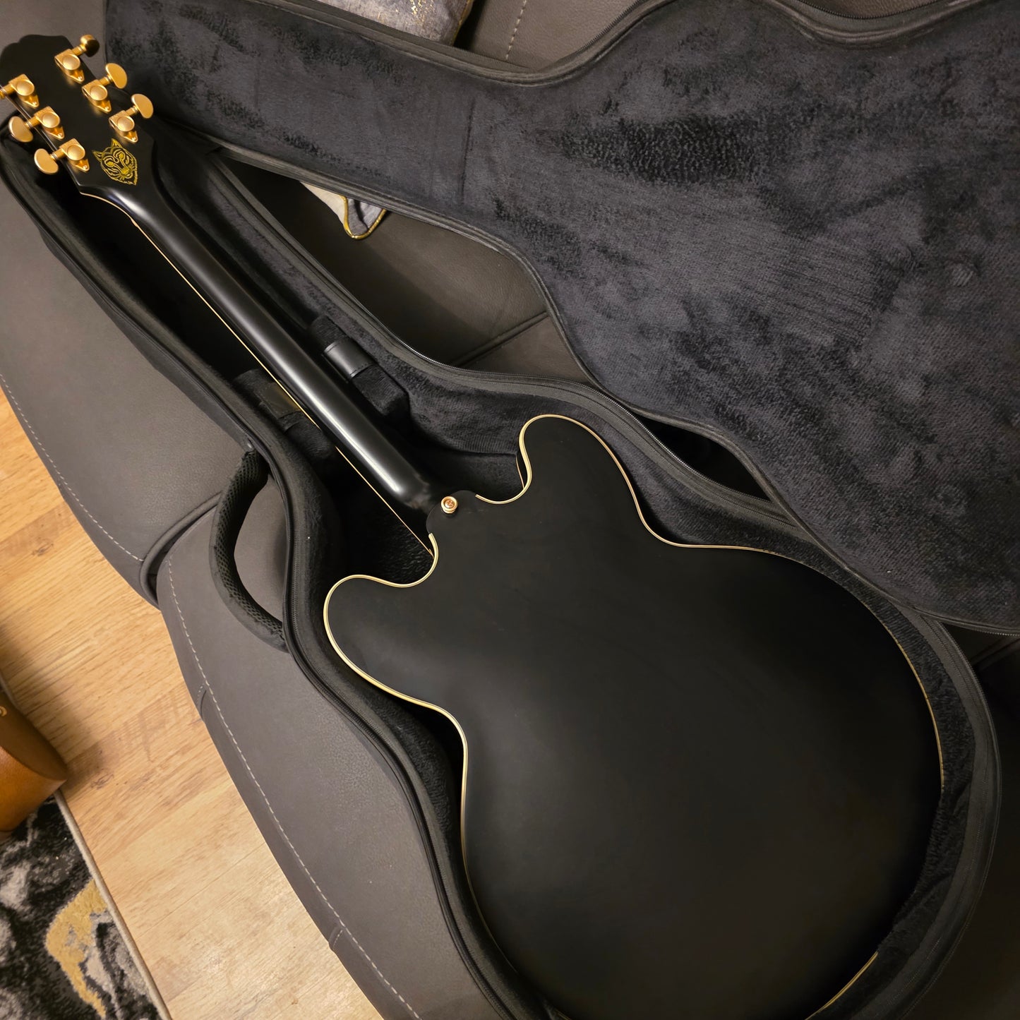 Epiphone Sheraton, Emily Wolf Signature in Stealth Black